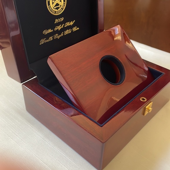 2009 Ultra High Relief double Eagle Gold Coin Display storage Case Box wood - Picture 10 of 12